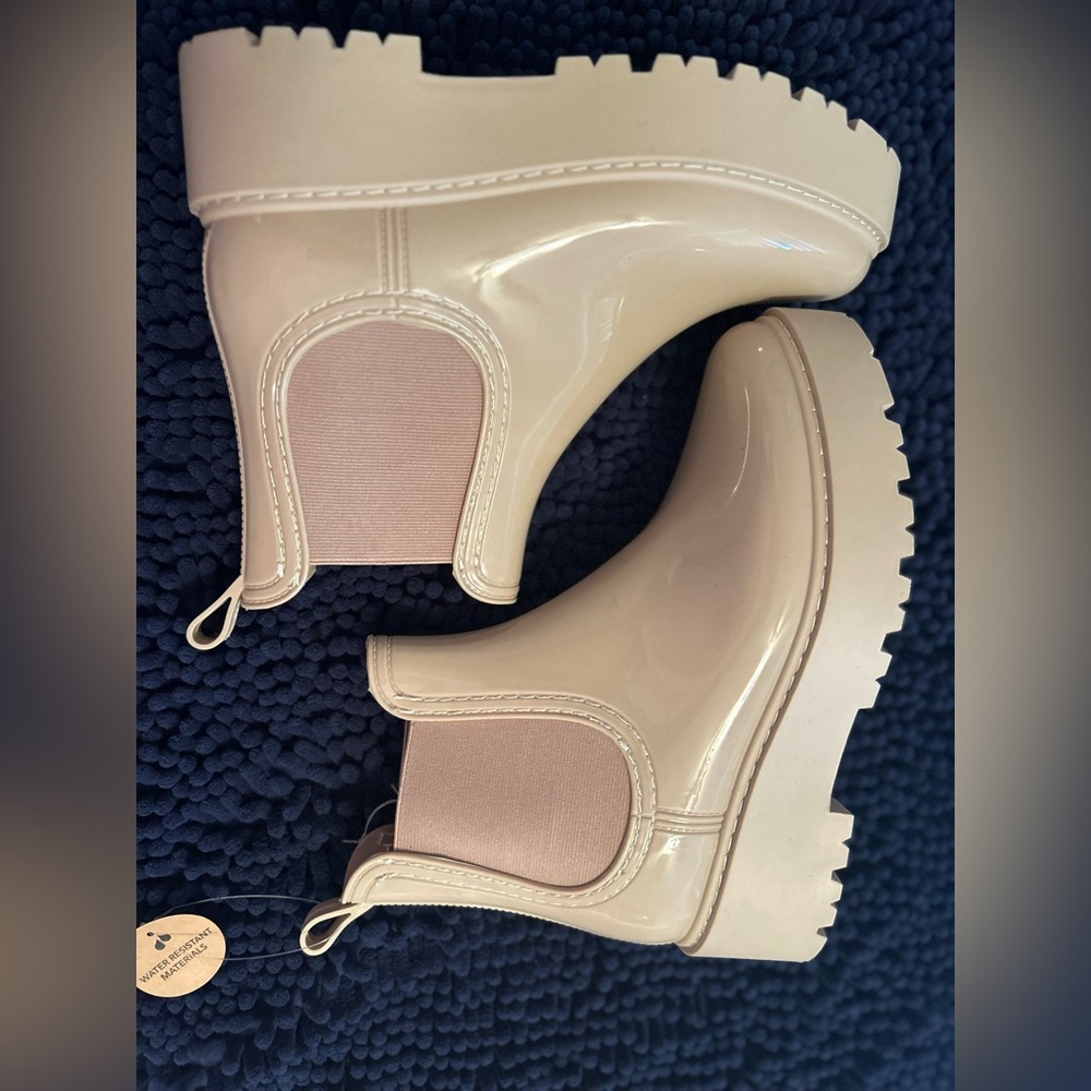 Brand New Steve Madden Sahara Blush Boots